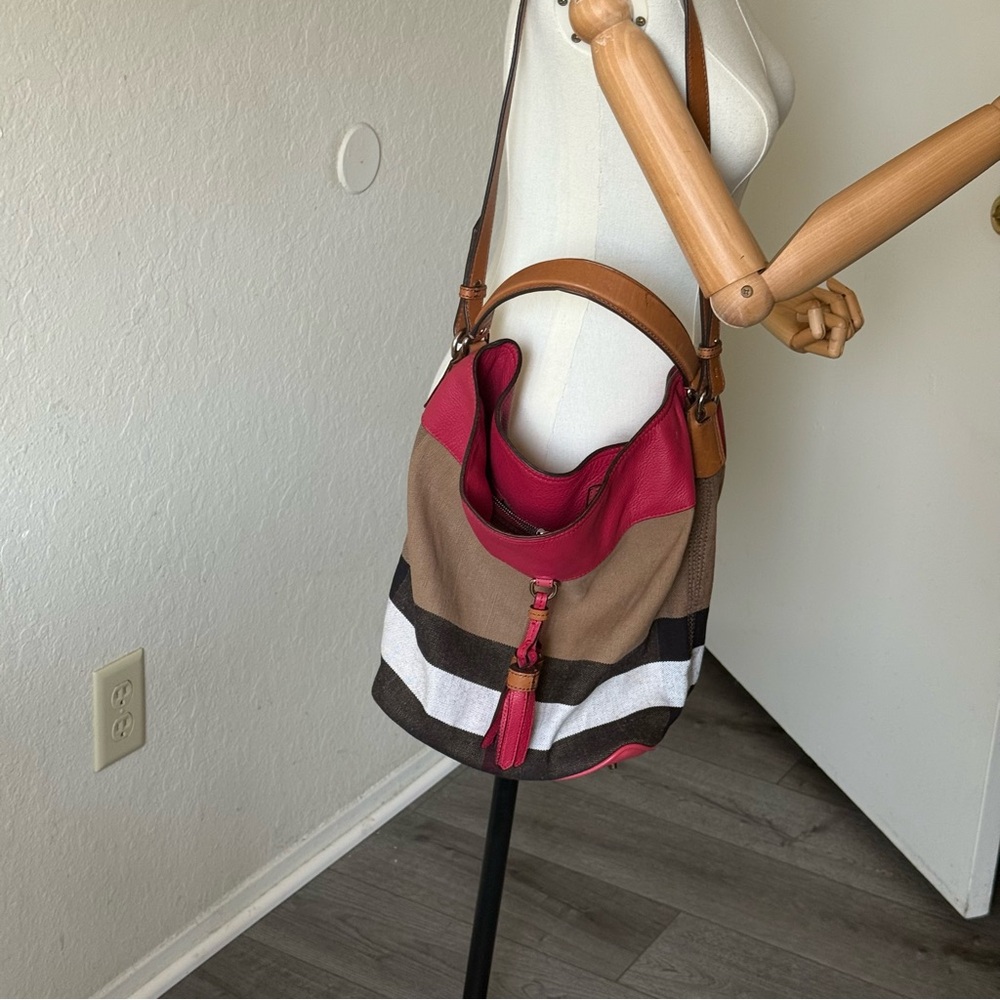 💎Burberry Chevron Canvas Ashby Tassle Bucket Hobo Bag 💎 - Picture 16 of 16